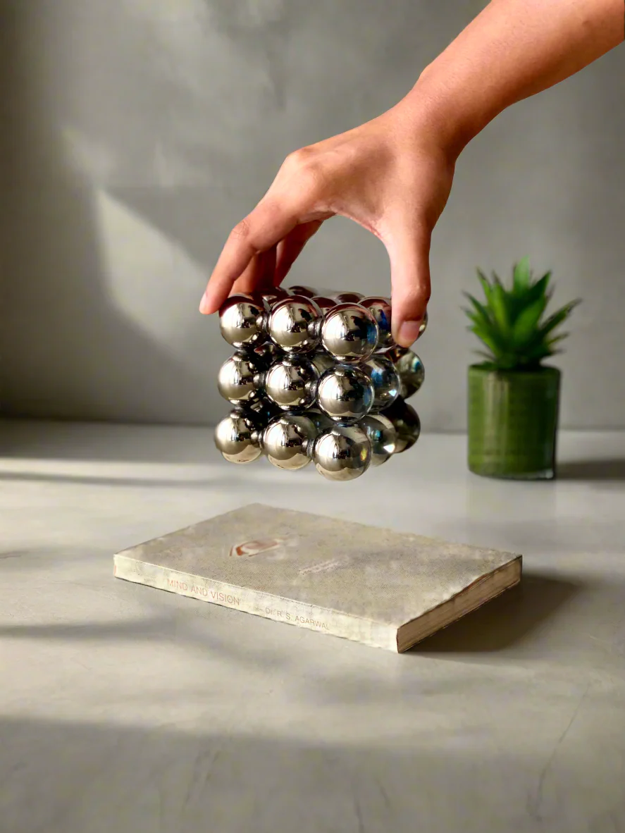 Artistic Cube Artefact - Image 2