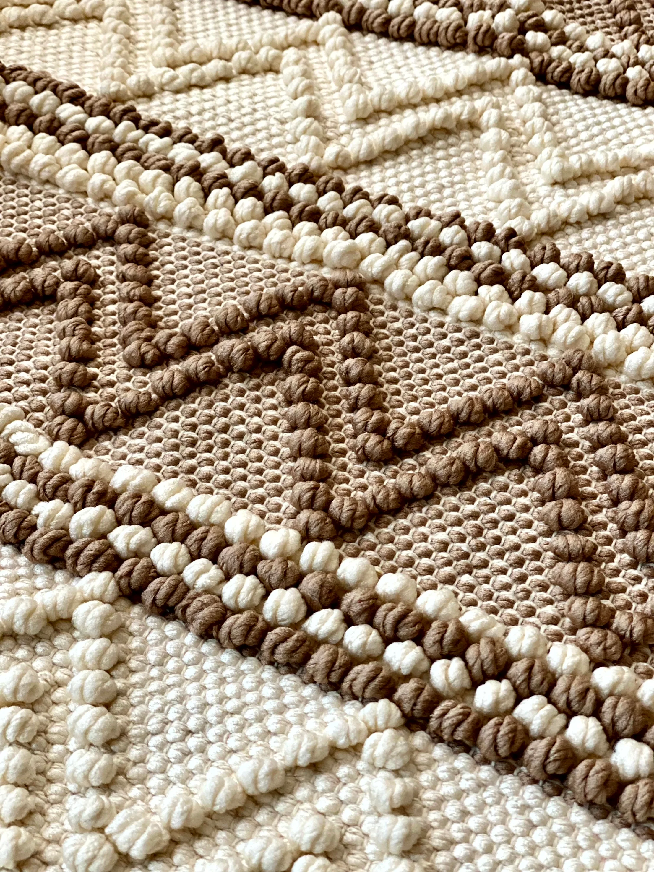 Bauhaus Handcrafted Carpet - 4x6 Feet - Image 5