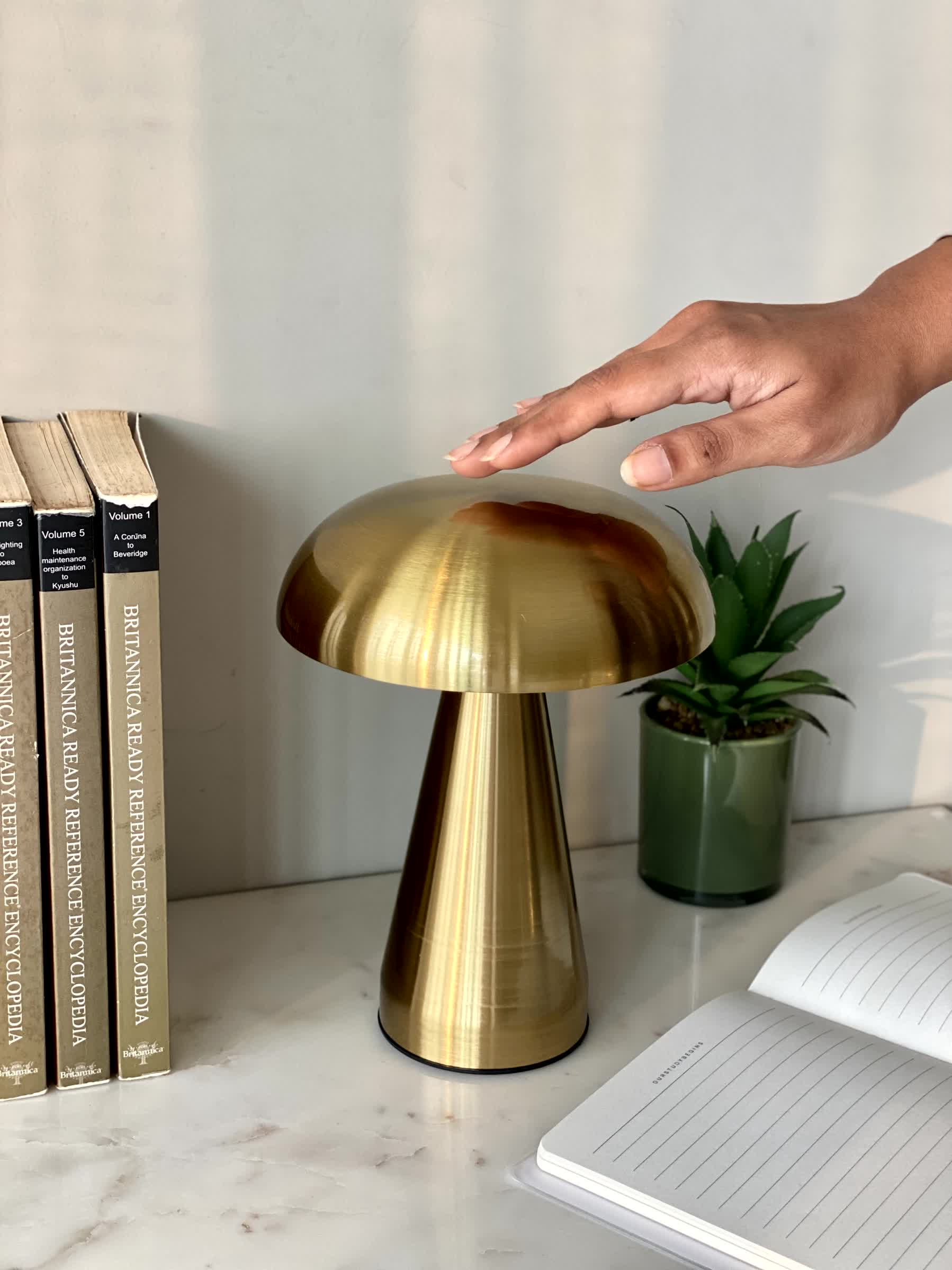 Luxor Table Lamp - Image 3