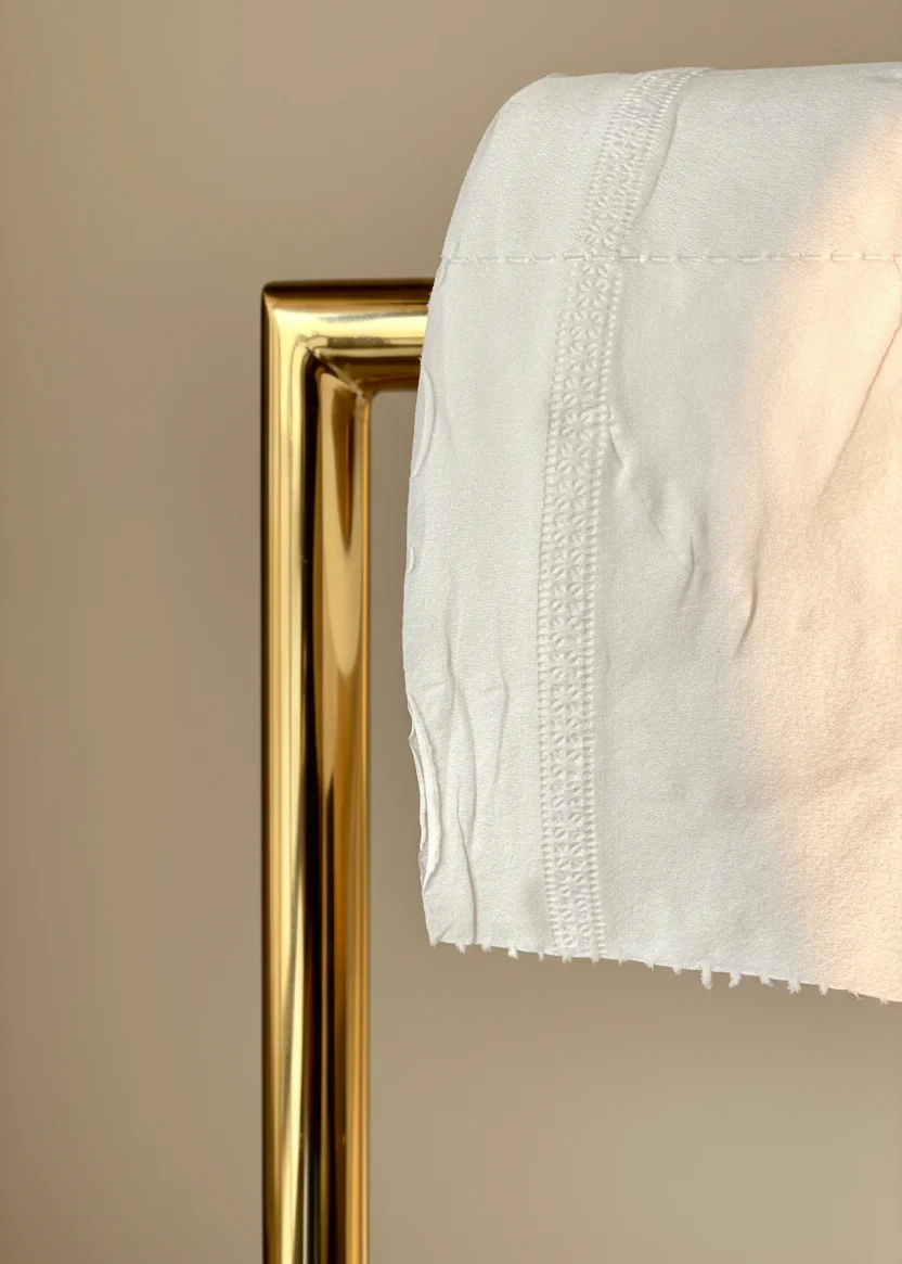 Melrose Toilet Roll Holder - White and Gold - Image 6