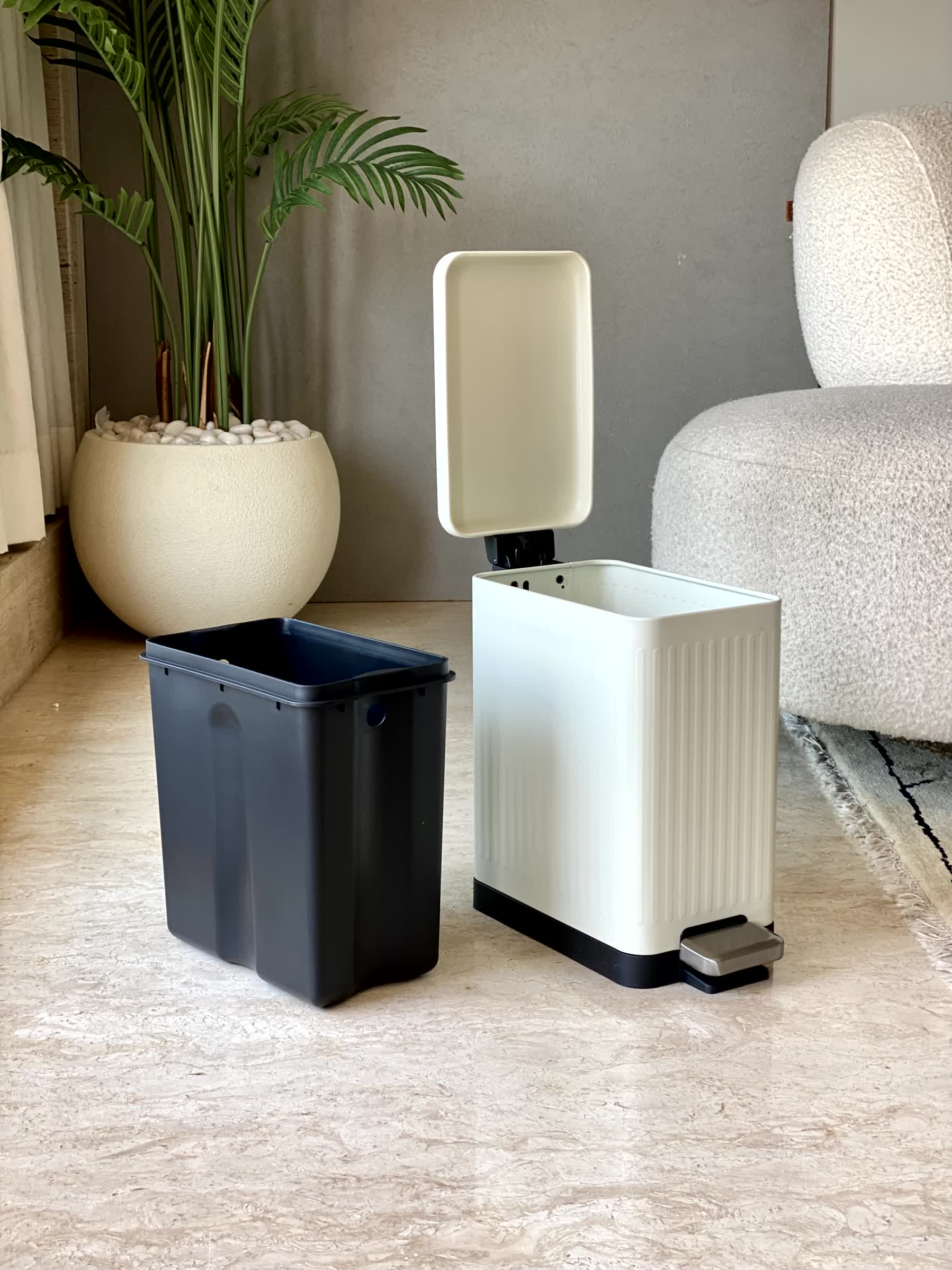 Verve Metallic Dustbin - White (10L) - Image 6